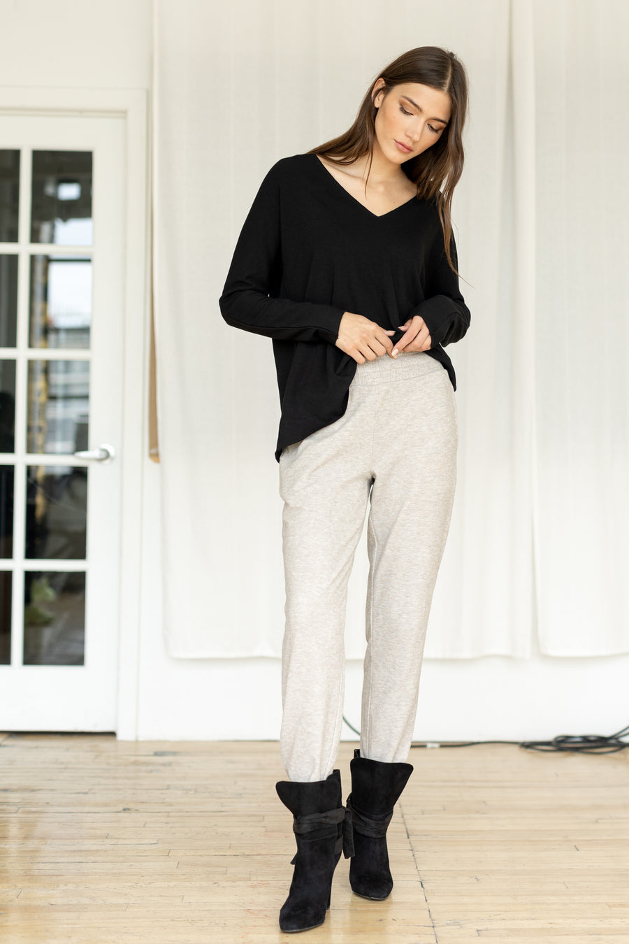 THE RELAXED LONG SLEEVE V-NECK